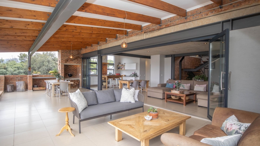 5 Bedroom Property for Sale in The Coves North West